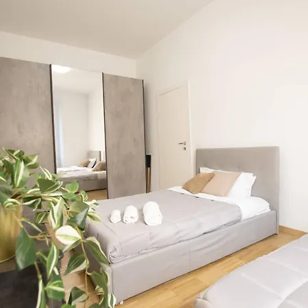 We - Premuda Boutique, Μιλάνο