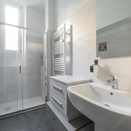 We - Premuda Boutique, Milano